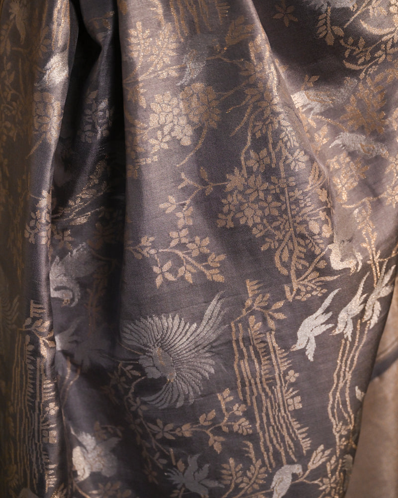 Beautiful Detailing and Smooth Fabric